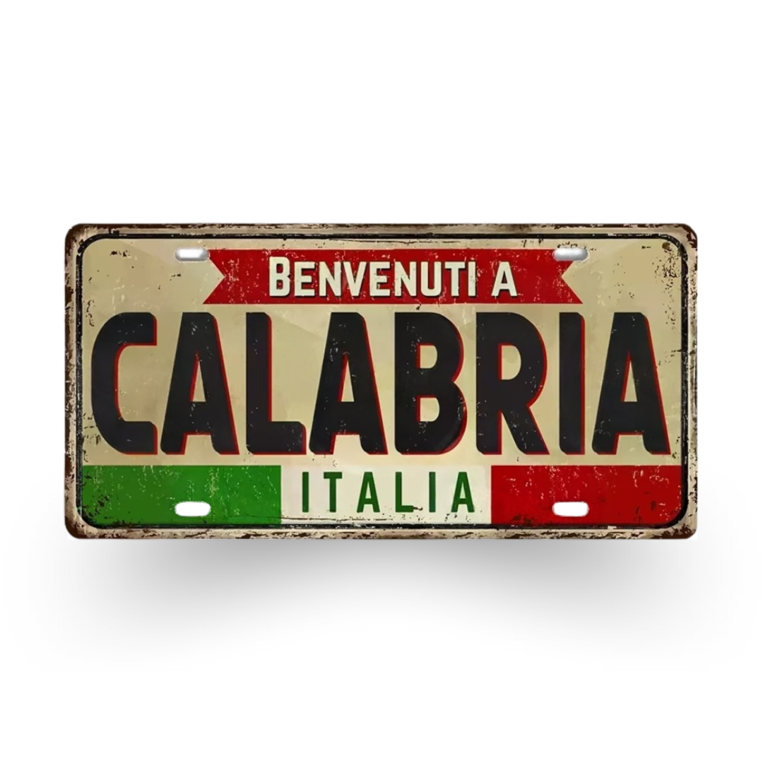 Decorative sign with 'Benvenuti a Calabria Italia' text on a white background