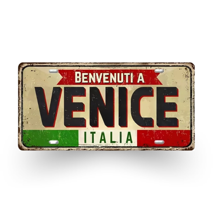 Decorative sign with 'Benvenuti a Venice Italia' text on a white background